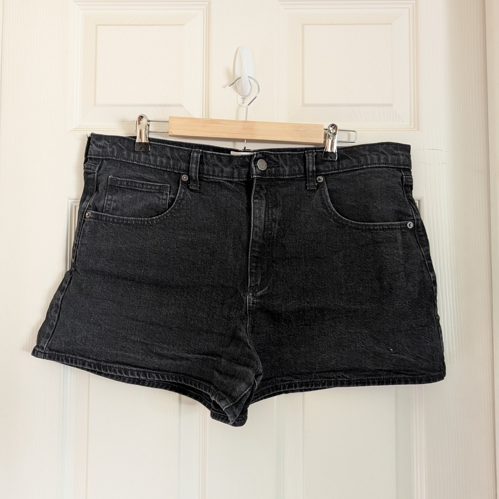 Universal Thread Black Jean Shorts